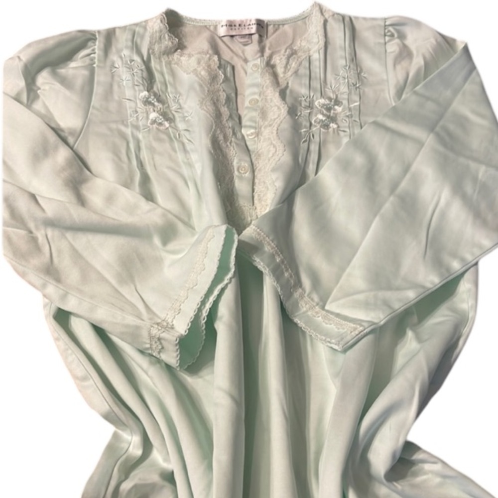 MISS ELAINE nightgown
